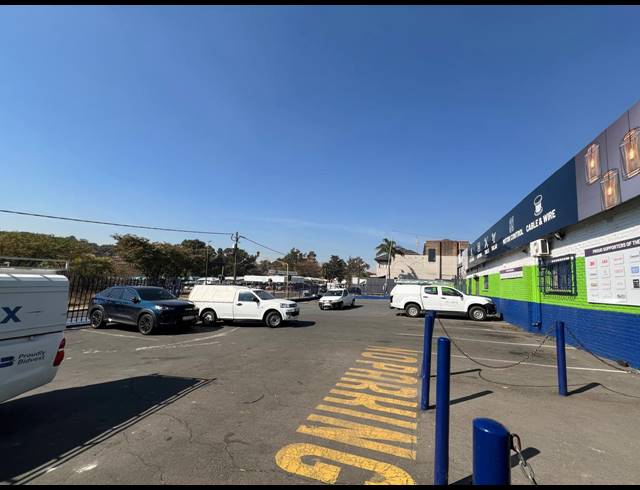 1,299M² WAREHOUSE TO LET IN FERNDALE
